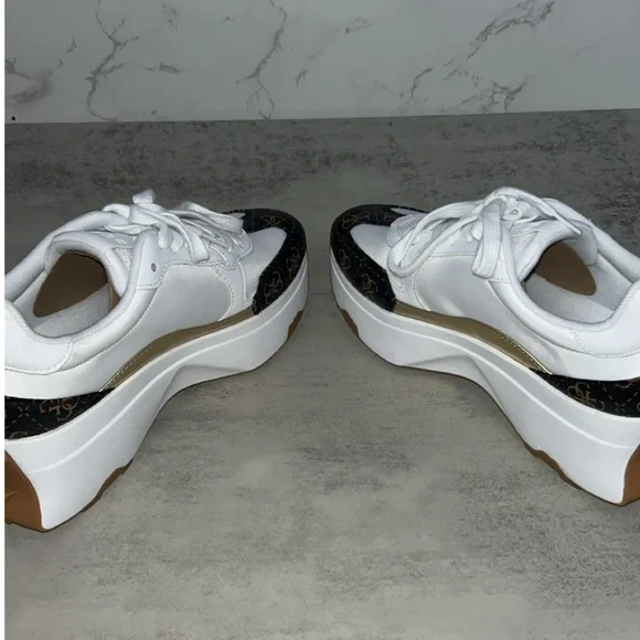 Guess Calebb Logo Print Sneaker - Picture 10 of 11